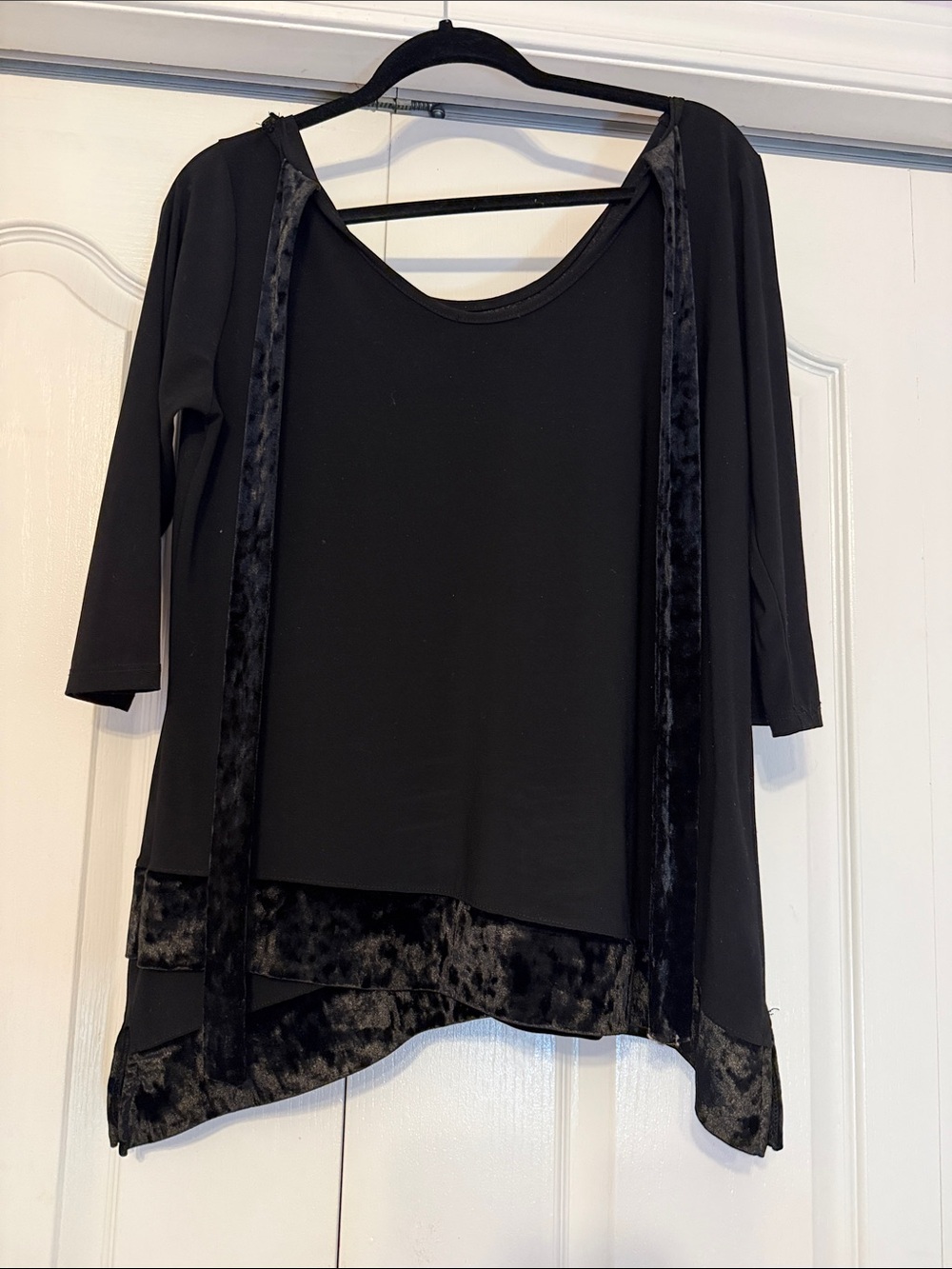 Source Unknown Black Women's Tunic Top with Velvet Trim